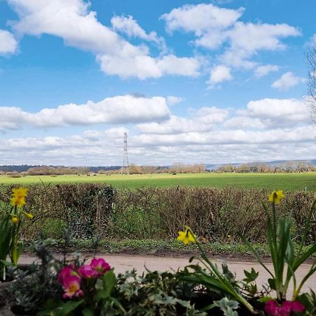 Katy Meare Exterior foto